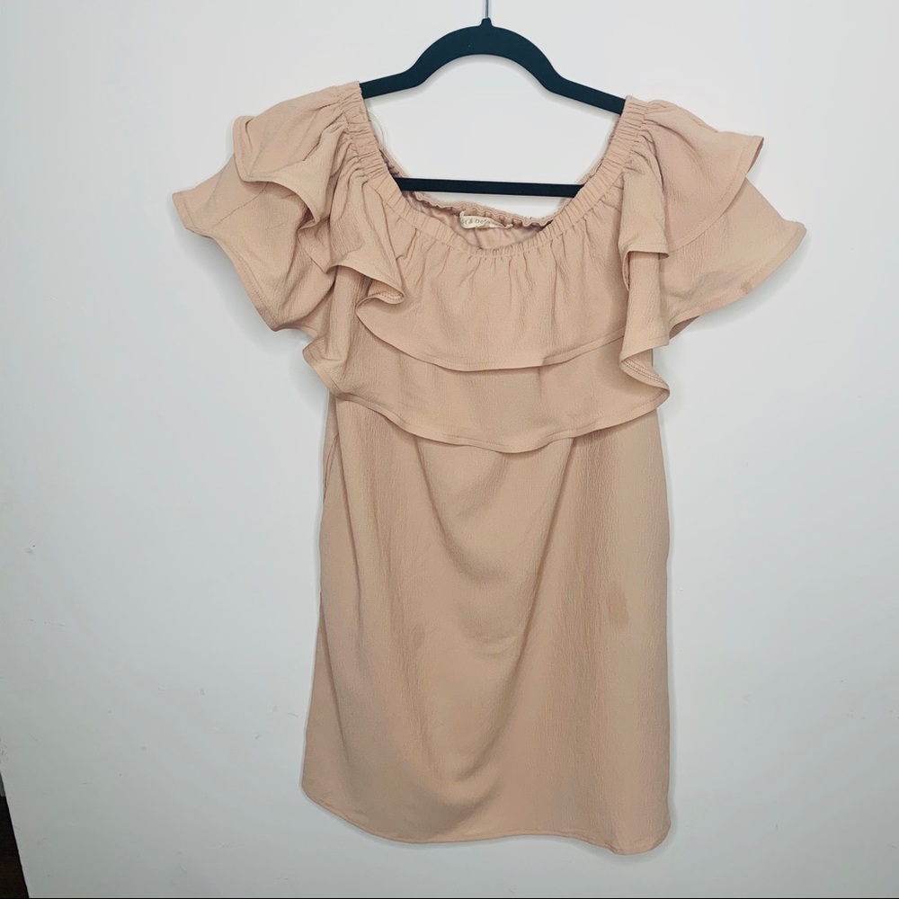 Hot&Delicious Nude ruffle off the shoulder top‎